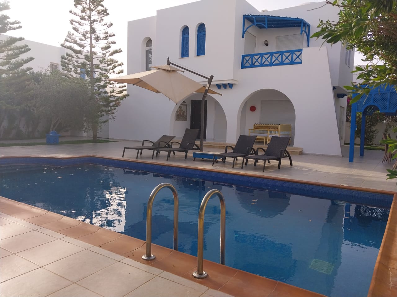 Une jolie maison 3 chambres avec piscine  à Houmt-souk